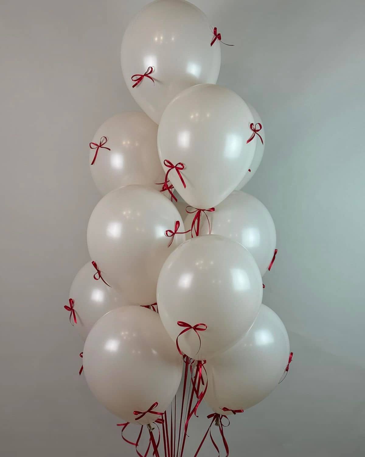 Латексный шар с бантиками 1 шт. 5